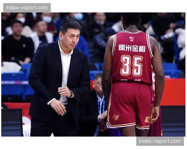 浙江稠州主教练王世龙赛后批评球队第三节防守专注度下滑 浙江稠州主教练王世龙赛后批评球队第三节防守专注度下滑